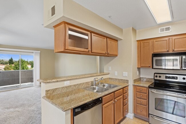 Building Photo - Gorgeous Condo in Folsom !
