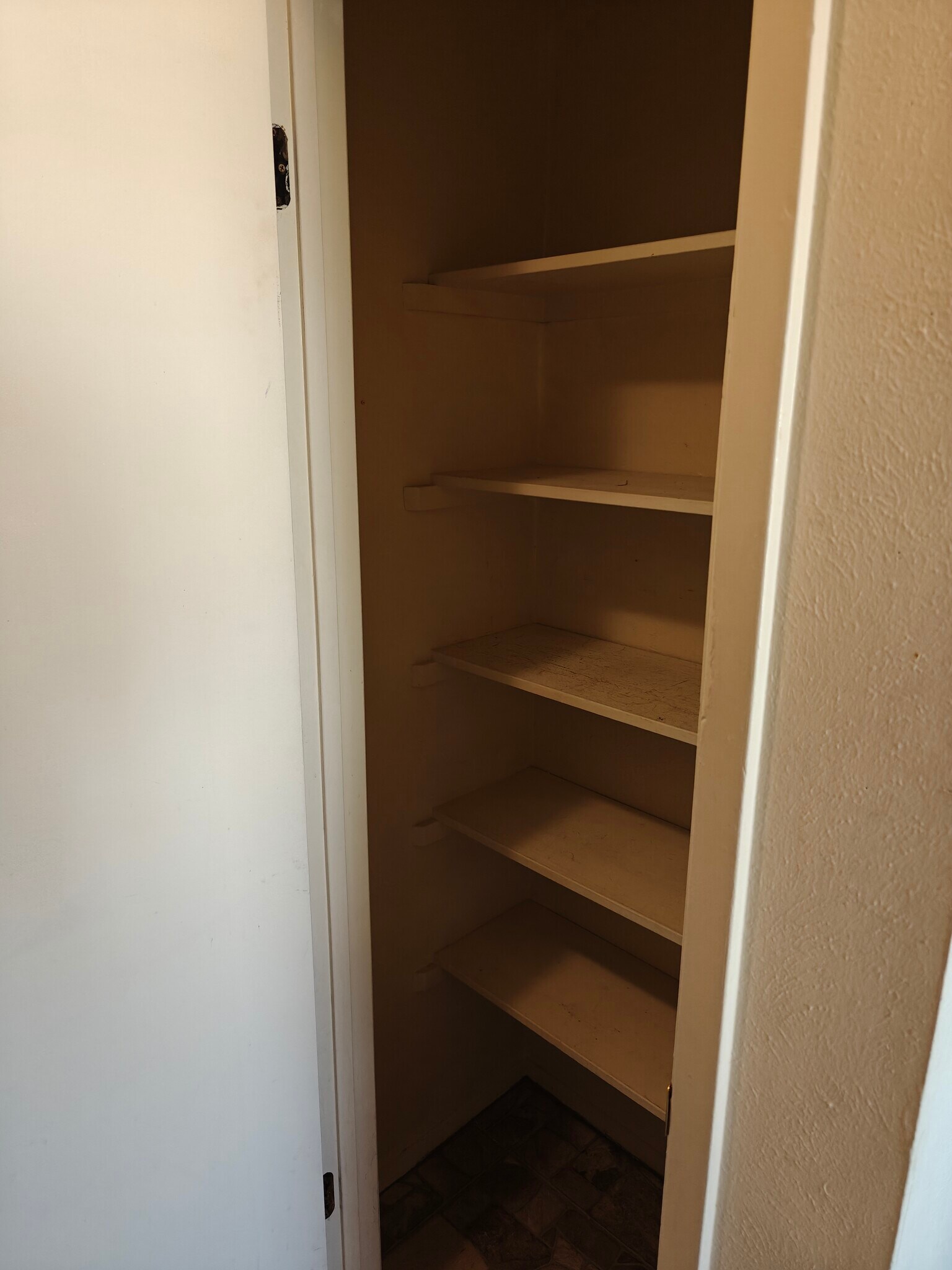 Building Photo - 3220 Wellesley Ct NE