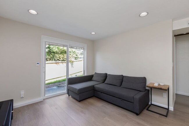 Building Photo - Beautiful 4 Bedroom Home in Richmond