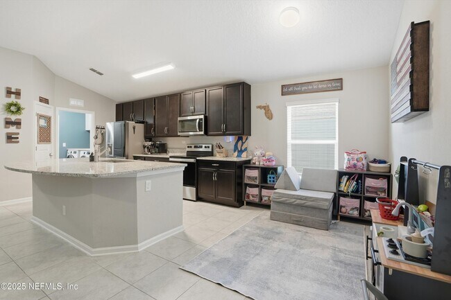 Building Photo - 12581 Creekside Mnr Dr