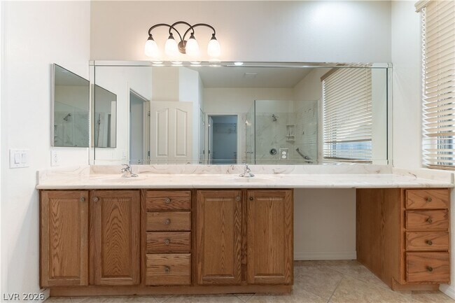 Building Photo - 2253 Laurel Heights Ln