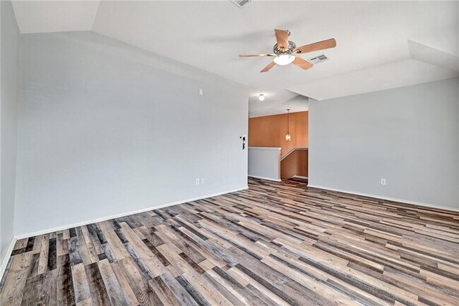 Building Photo - 2049 Rachel Ln