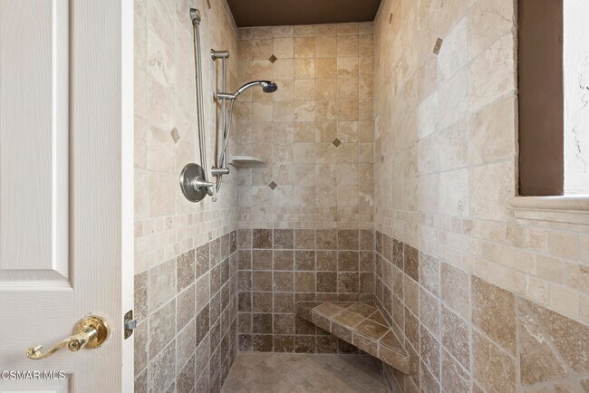 Building Photo - 1811 Fox Springs Cir