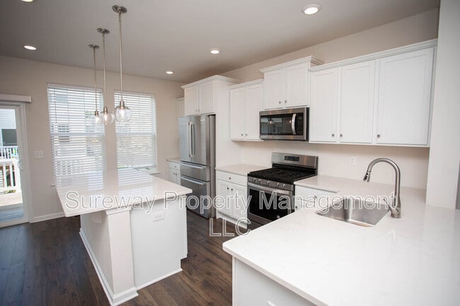 Building Photo - 13 Verona Ln