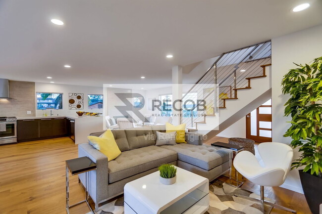 Building Photo - 2641 Curlew St