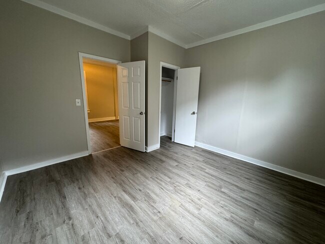 Building Photo - 1607 Draper St
