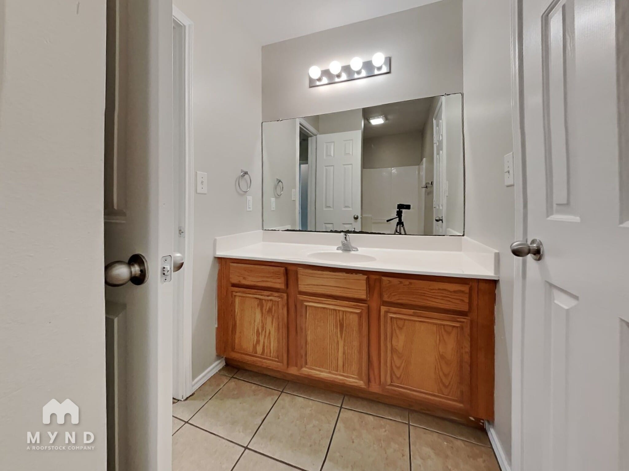 Building Photo - 311 N Chicago Ave