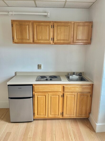 Building Photo - 405 Beacon St