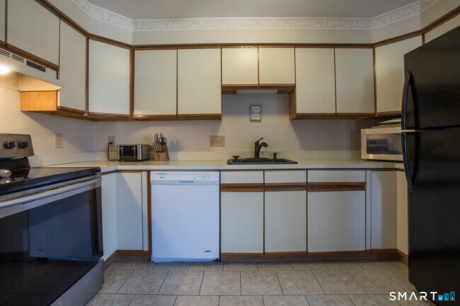 Building Photo - 15 B Thistle Way