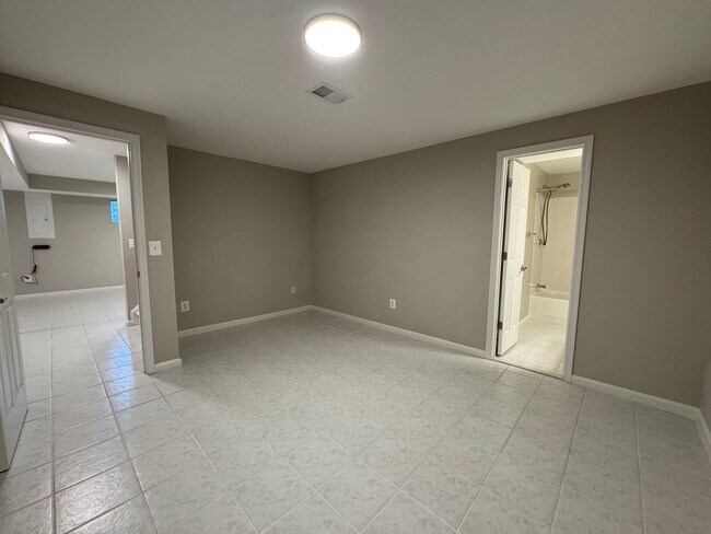 Building Photo - Stunning 4 Bed 3.5 Bath Home With Deck And...