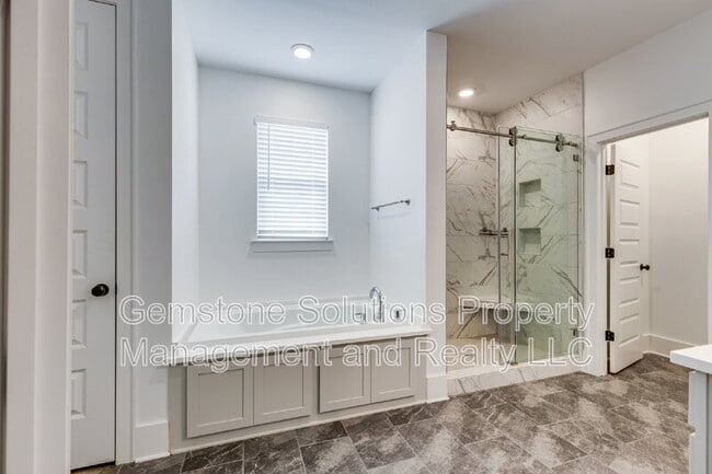 Building Photo - 7284 Ludlow Dr