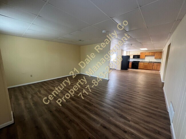 Building Photo - Very Spacious First Floor 2 Bedroom in Dov...