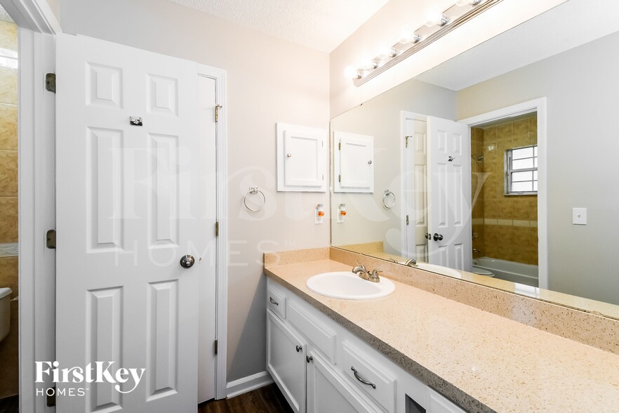 Building Photo - 4502 Arch Creek Dr