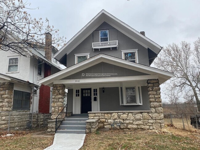 Primary Photo - 3743 Flora Ave