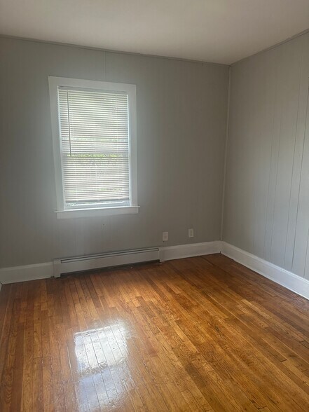 Building Photo - 4037 Cedardale Rd