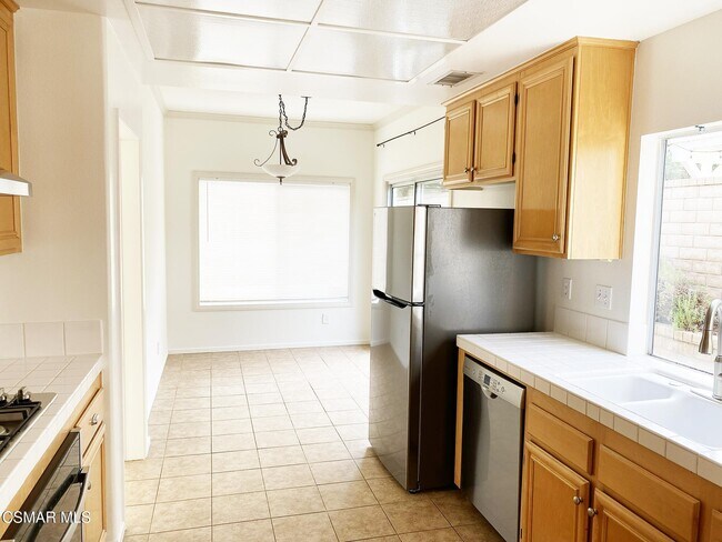 Building Photo - 1420 Sapphire Dragon St