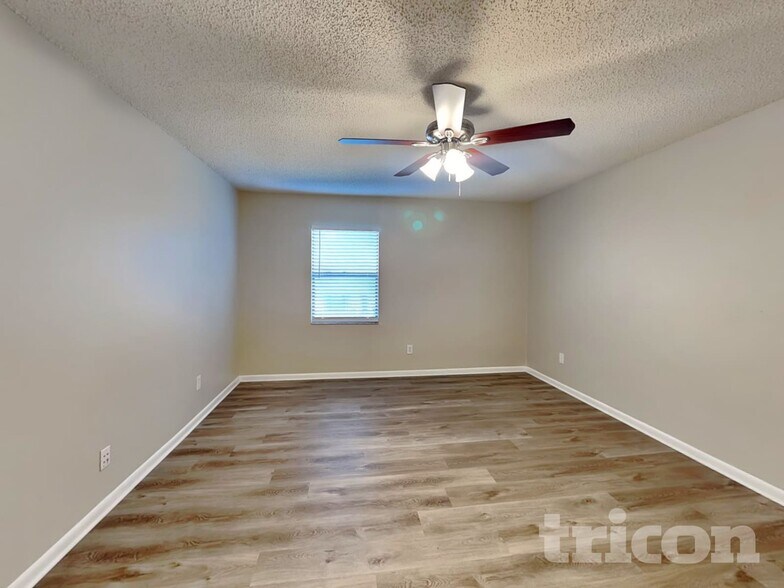 Building Photo - 1259 Waterbury Loop