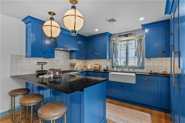 Building Photo - 1 Narragansett Ave