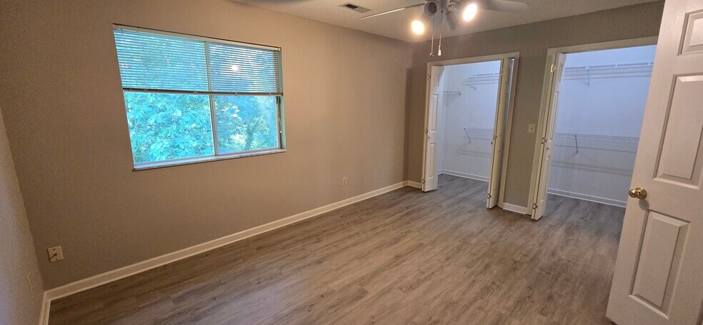 Building Photo - 2025A Stoneycreek Dr