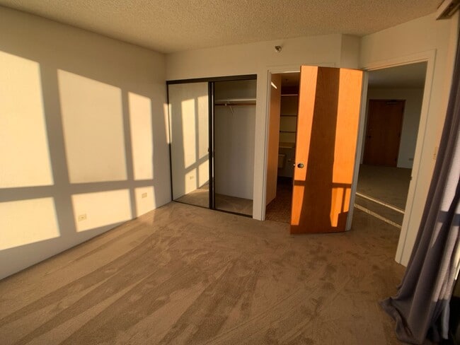 Building Photo - Honolulu (Salt Lake) - Plaza Landmark - 1 bedrooms with washer/dryer and 1 parking