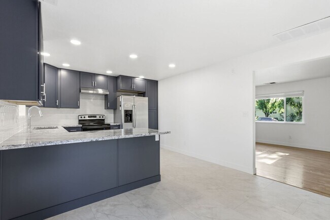 Building Photo - 1611 Clemson Dr