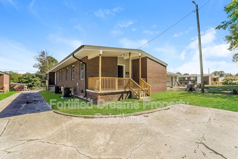 Building Photo - 509 Saunders Pl