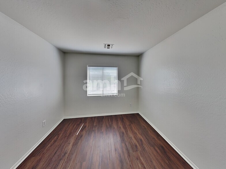 Building Photo - 12438 W Windrose Dr