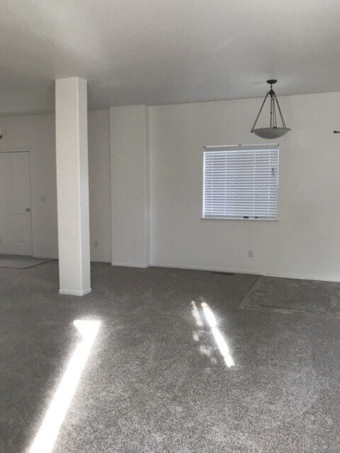 Building Photo - Great home In sparks..Close to everything!!!
