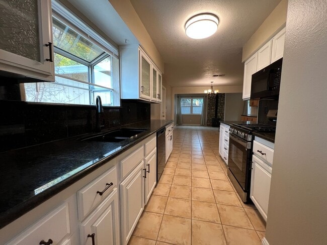 Building Photo - Charming Home With Detached Workshop And S...