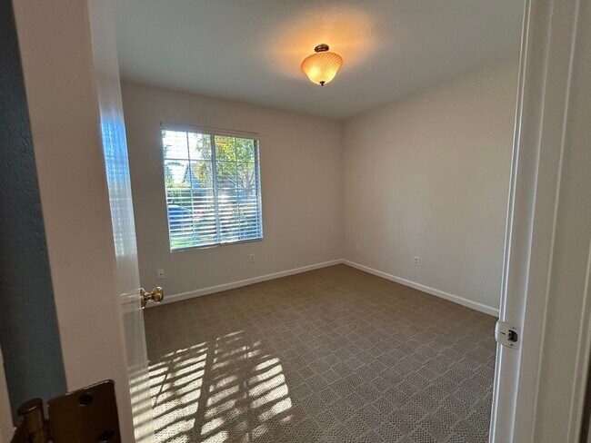 Building Photo - 248 Summer Grove Cir
