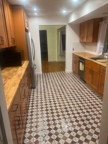 Building Photo - 322 Avenue A