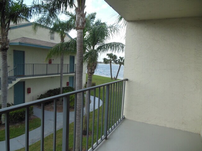 Building Photo - ONE BEDROOM ONE BATHROOM!! Waterfront Comm...