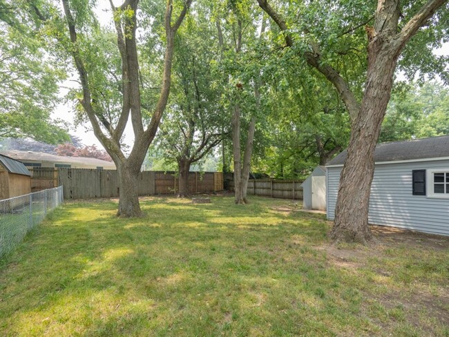 Building Photo - Two bedroom home in Portage