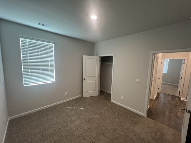 Building Photo - 110 Hartmann Crossing Dr