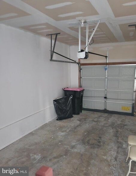 Building Photo - 302 Hidden Dr