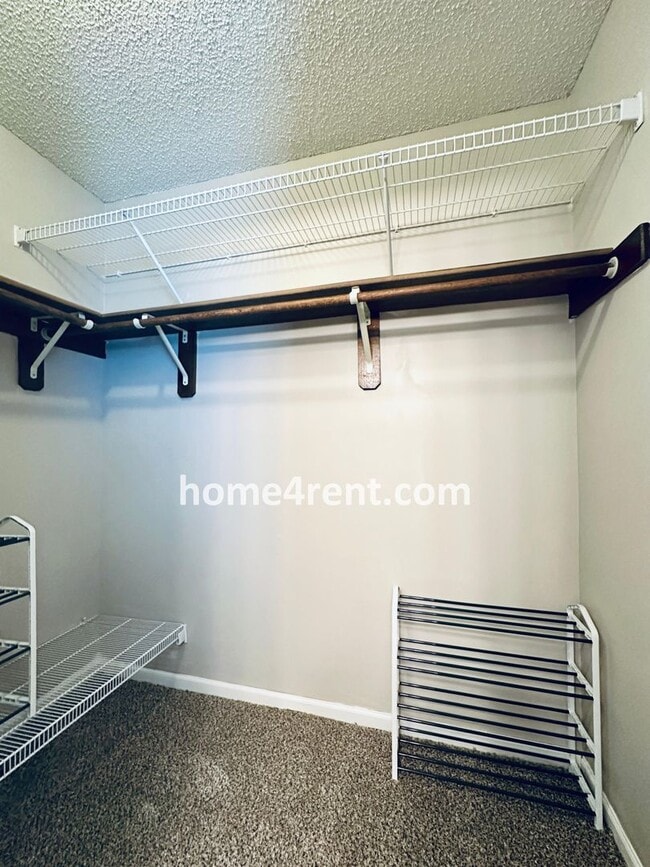 Building Photo - A Beautiful Olathe Home in a Quiet Neighbo...