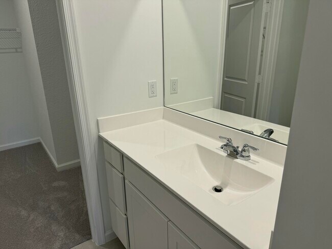 Building Photo - 664 Carlyle Wy