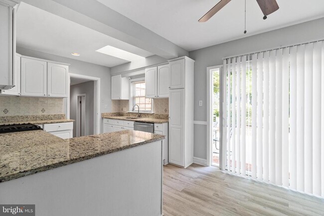 Building Photo - 5601 Dawes Ave