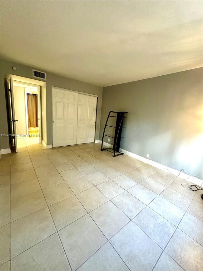 Building Photo - 7060 Nova Dr