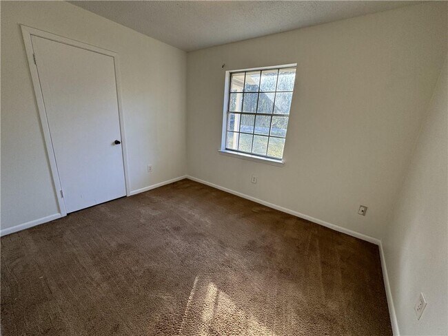 Building Photo - 7445 Bowers Ln