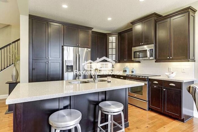 Building Photo - Executive Townhome in Stonemills Community...