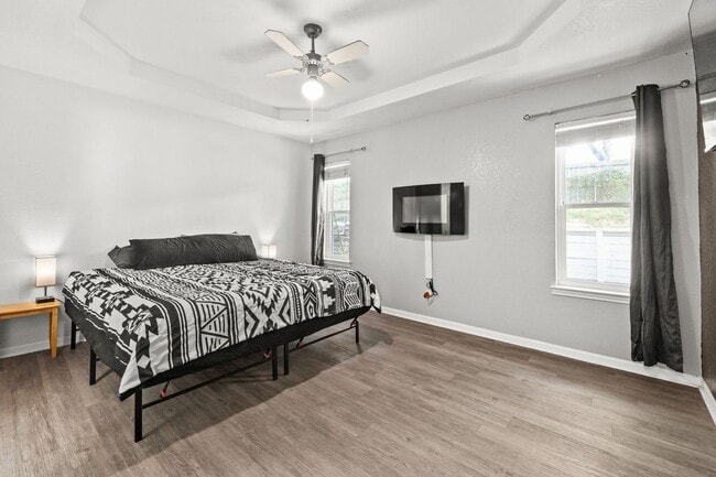 Building Photo - Cute & Cozy 3 Bdrm 2 Bath