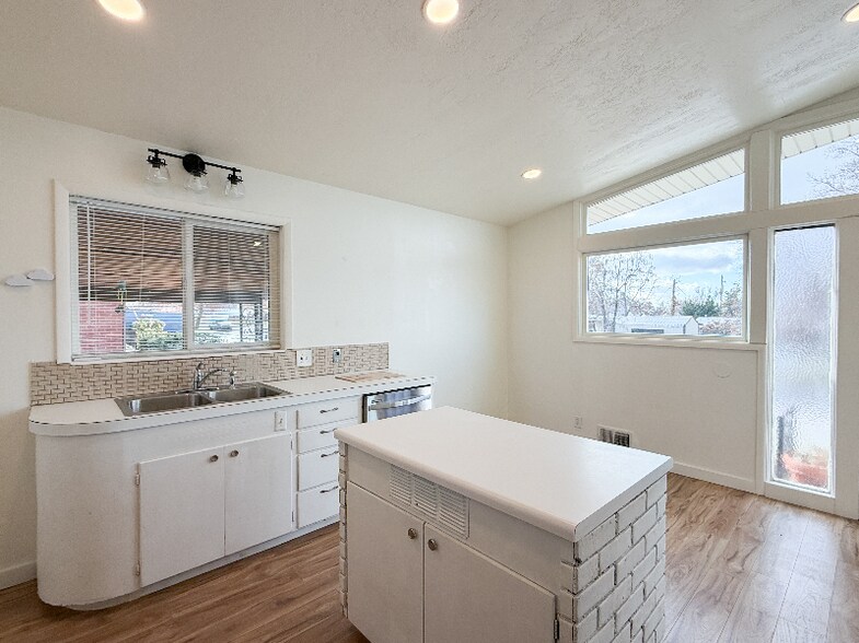 Building Photo - 3360 Gramercy Ave