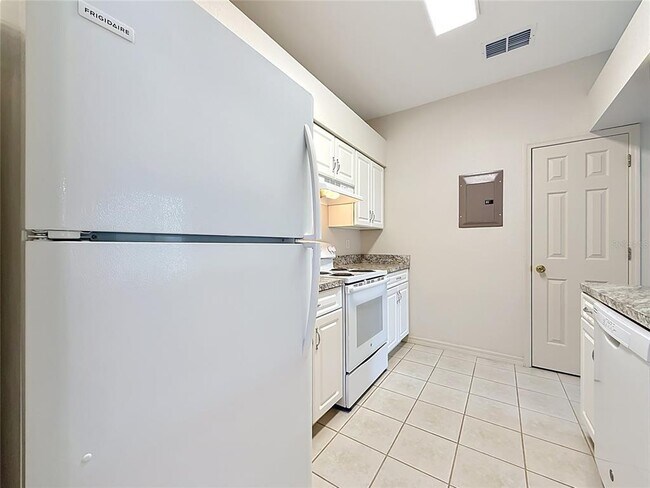 Building Photo - 704 Eagle Pond Dr