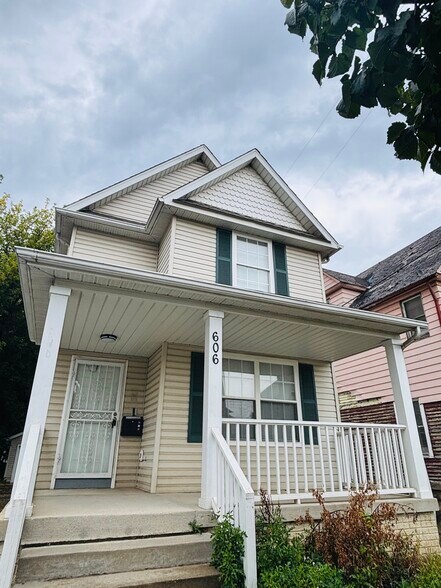 Building Photo - 606 E 103rd St