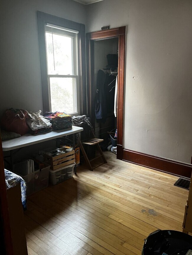 Building Photo - 1579 N Warren Ave