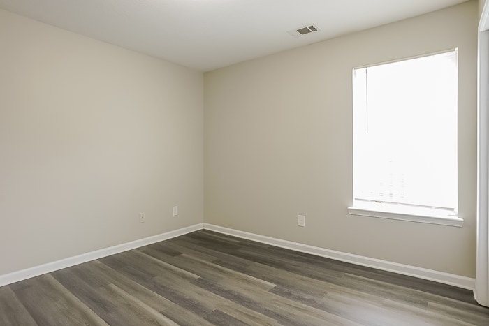 Building Photo - 815 Westlawn Dr