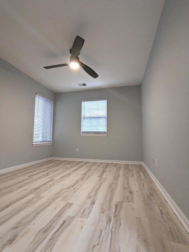 Building Photo - 21719 W Knollwood Dr