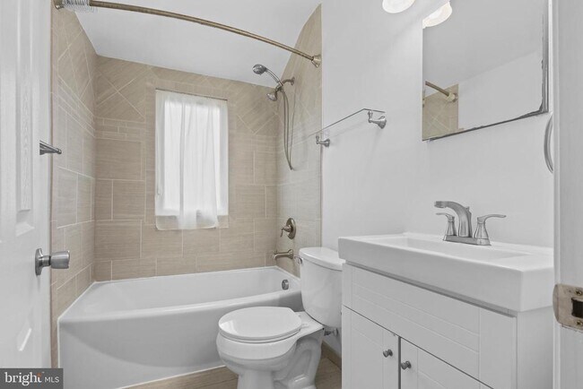 Building Photo - 227 Willow Ave