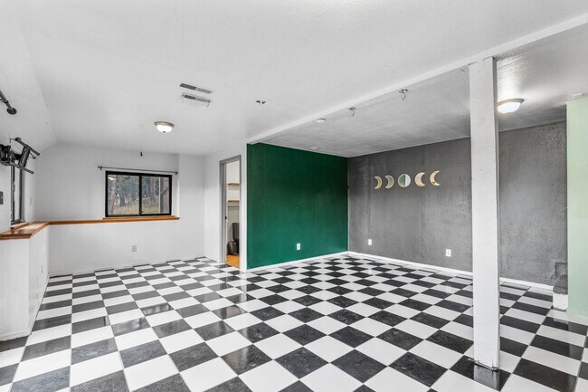 Building Photo - Florissant Home